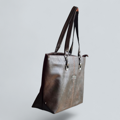 ‘Zorelle’ Textured Accent Chain Tote